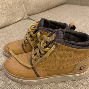 Men uggs boots size 7 barely used